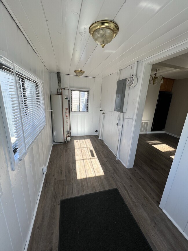 Building Photo - 4304 SE 8th St