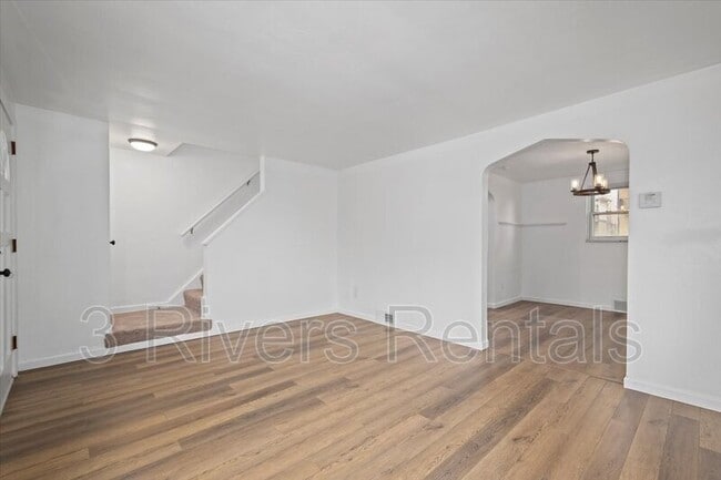 Building Photo - 1419 Dagmar Ave
