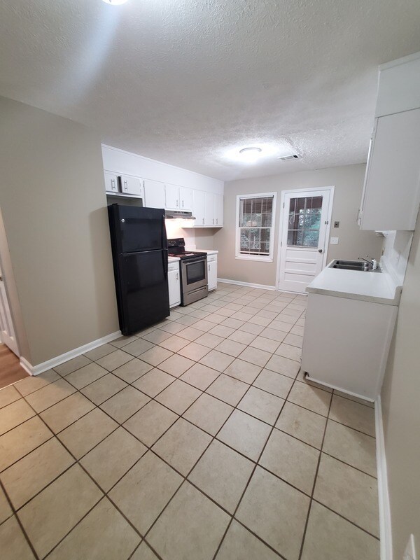 Building Photo - 245 Kimberly Way SW