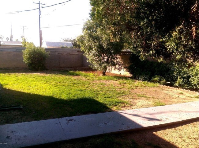 Building Photo - 4725 E 25th St