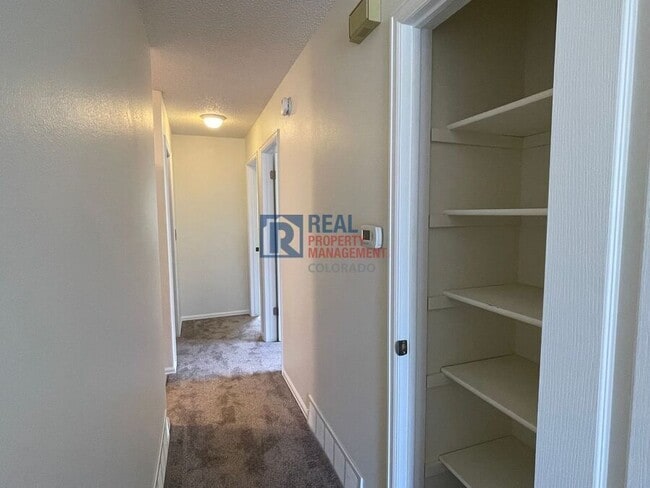 Building Photo - 4945 Marabou Way