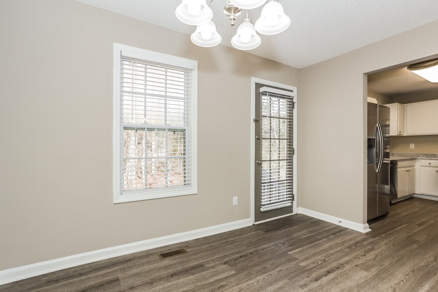 Building Photo - 385 River Trace Dr