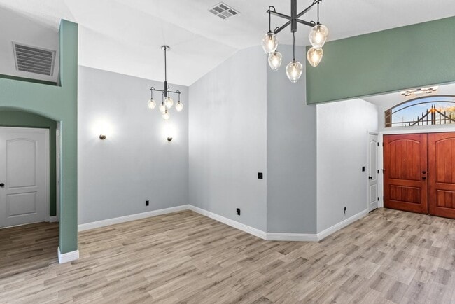 Building Photo - Spacious Single Story, 4 Bedroom "Henderso...