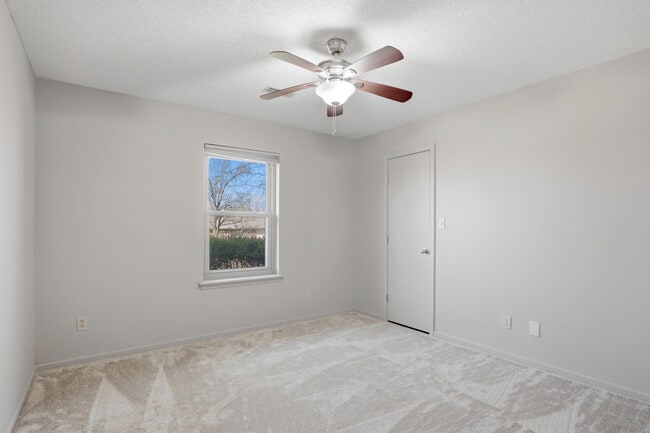 Building Photo - 5561 Waterfront Dr N