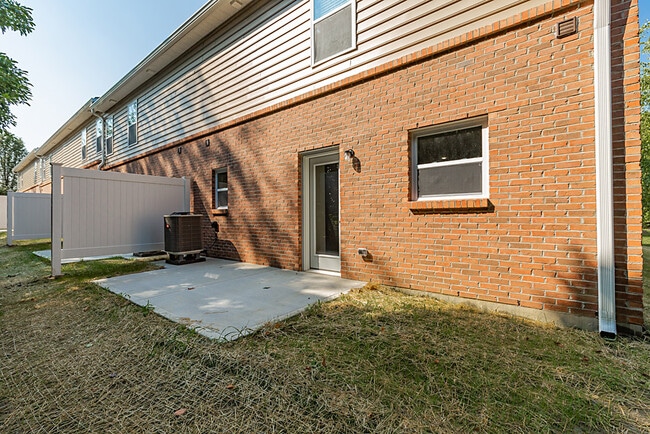 Building Photo - 2000 Terrace Ct