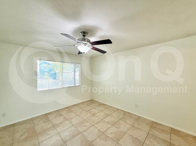 Building Photo - 5417 S Mitchell Dr