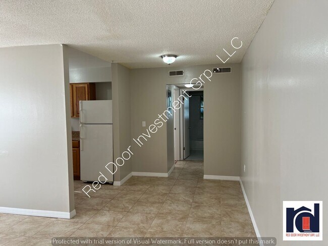 Building Photo - Downstairs 1/1 - Small Quiet Apartment Com...