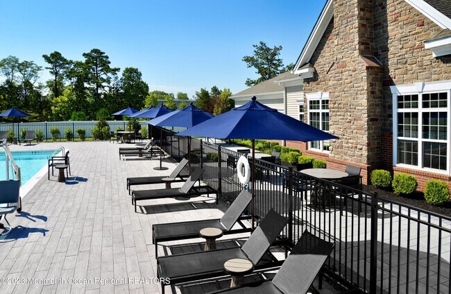 Building Photo - 1907 Stallion Cir E