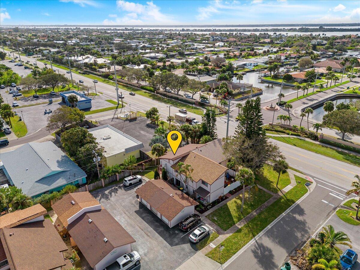 Building Photo - 595 Park Ave