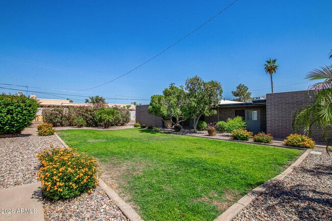 Building Photo - 1722 E Ocotillo Rd