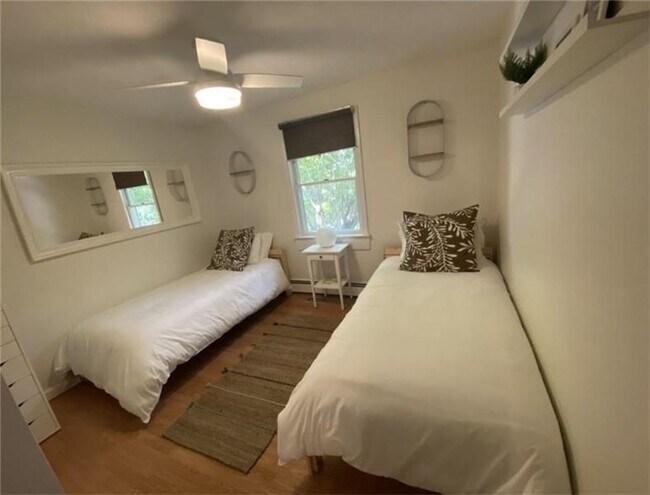 Building Photo - 52 Lawn Ave