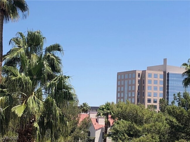 Building Photo - 270 E Flamingo Rd