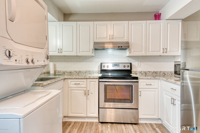 Building Photo - 66 Beths Ave