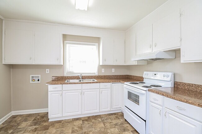 Building Photo - 3515 Archer Ave