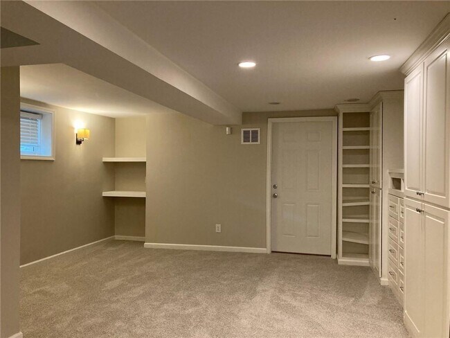 Building Photo - 49 Putnam Cir NE