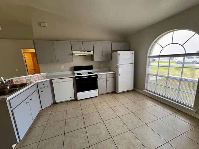 Building Photo - 609 Tamarin Ln