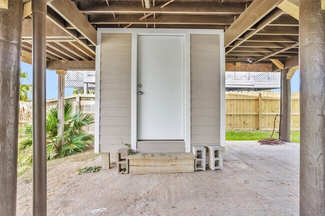 Building Photo - 219 Leeward Way