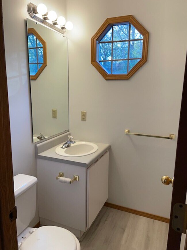 Building Photo - 400 block E Jackson