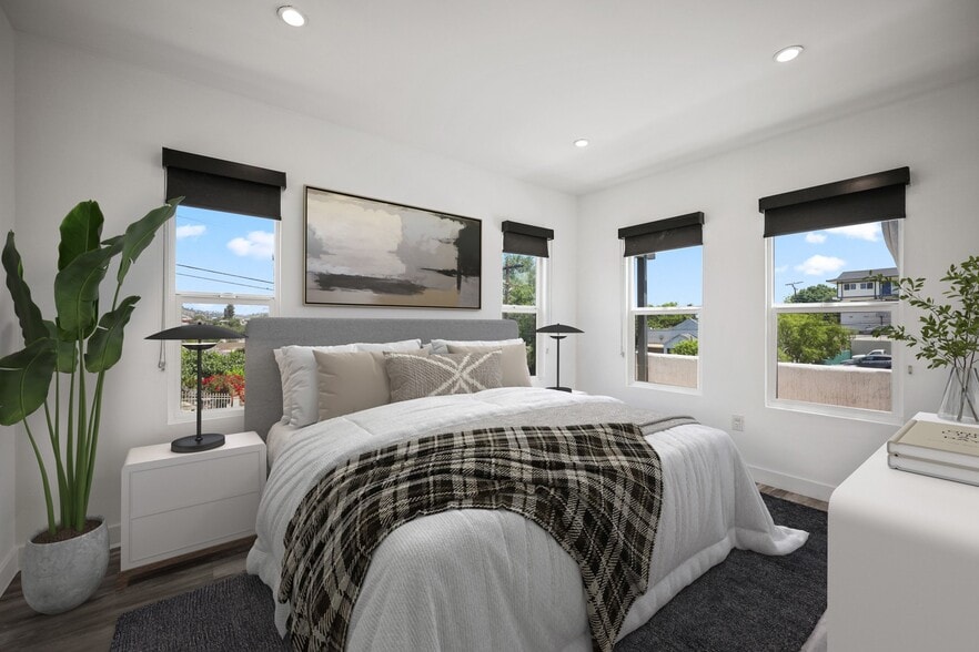 Building Photo - 1023 Tremont St