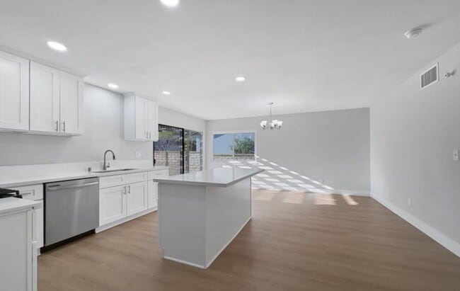 Building Photo - 25443 Vía Labrada