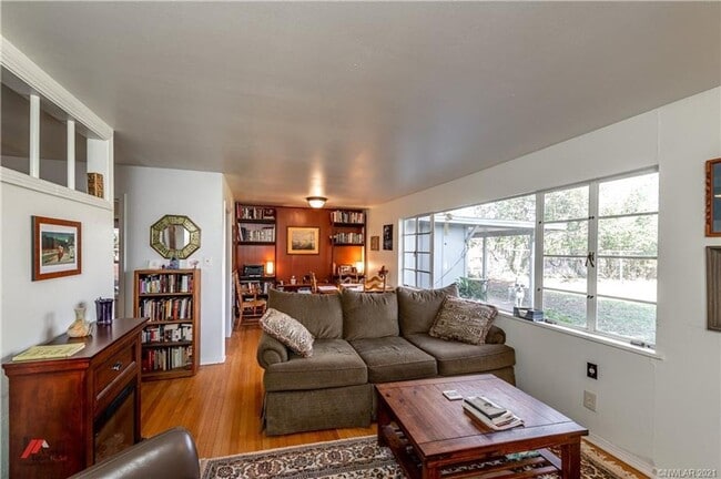 Building Photo - Newly Remodeled Anderson Island Rental