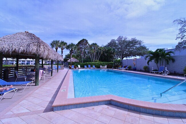 Building Photo - FURNISHED LONG TERM OR SEASONAL RENTAL WALKING DISTANCE TO MERCATO