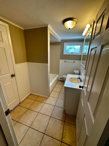 Building Photo - 320 North St