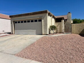 Building Photo - Charming Summerlin retro 2-bedroom home