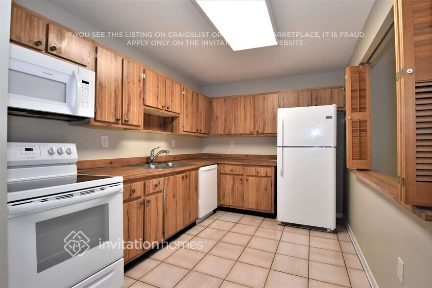 Building Photo - 11221 SW 117th Ct