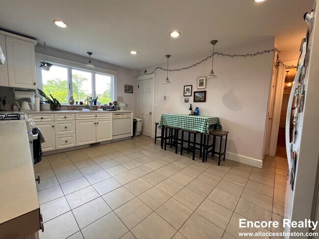 Building Photo - 9 Kenwood St