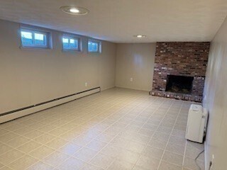 Building Photo - 27 Lincoln Cir W