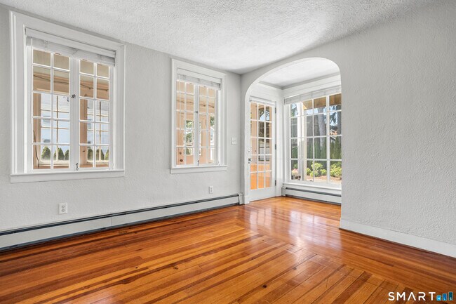 Building Photo - 6 Church St