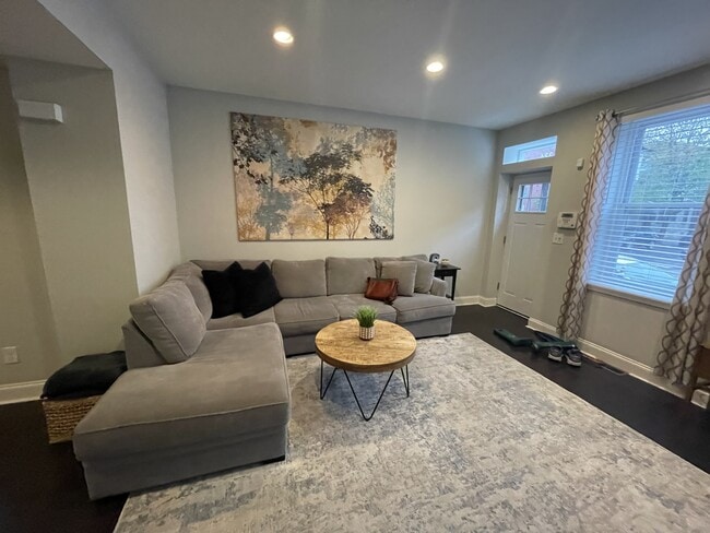 Building Photo - 1326 E Susquehanna Ave