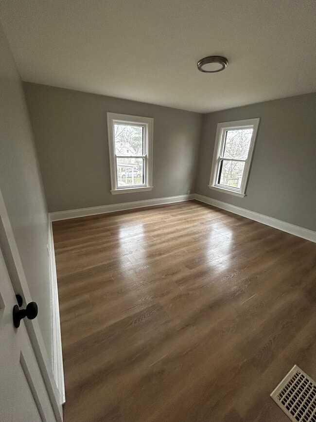 Building Photo - BEAUTIFUL RENOVATED NEW 4 BEDROOM 2 BATH HOUSE QUIET NEIGHBORHOOD