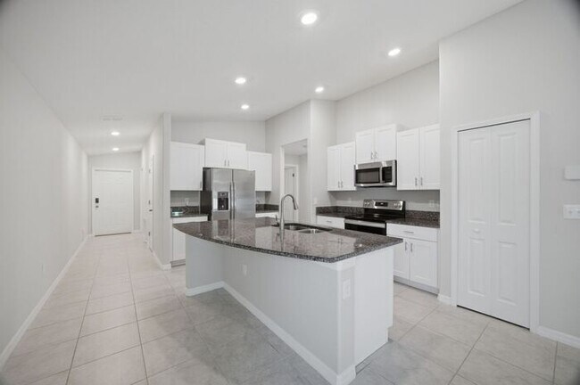 Building Photo - Riverview
