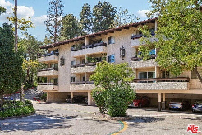 Building Photo - 2700 Cahuenga Blvd E