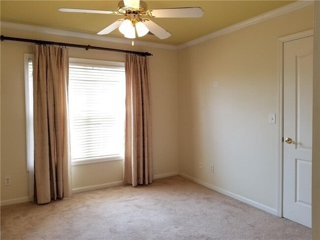 Building Photo - 2828 Oglethorpe Run Square