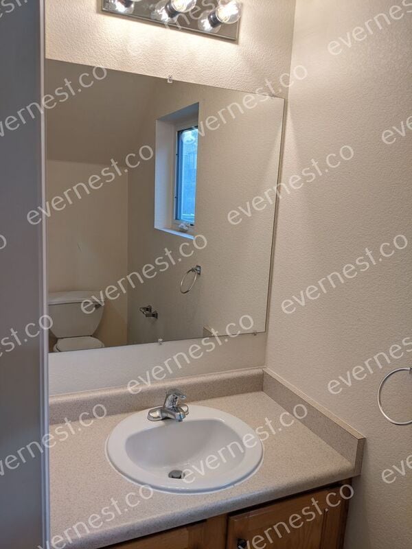 Building Photo - 5440 N Bryant St