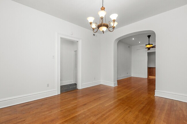 Building Photo - 1903 W Evergreen Ave