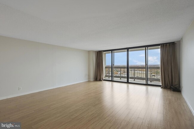 Building Photo - 3800 Fairfax Dr