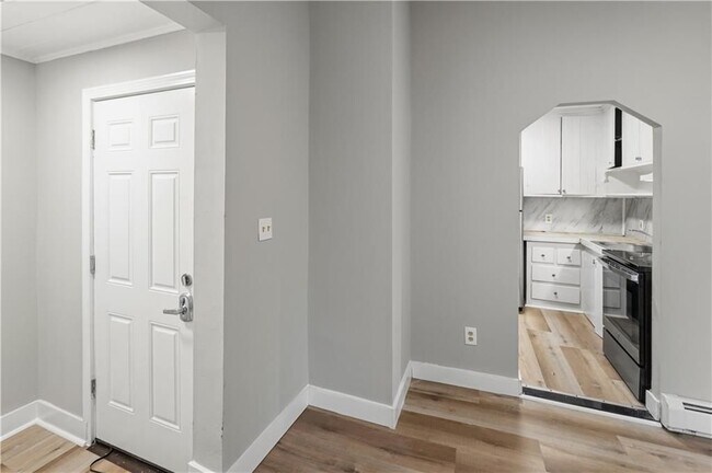 Building Photo - 82 Pond St