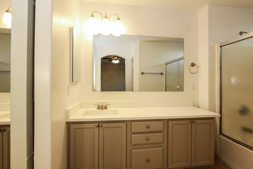 Building Photo - 884 S 242nd Dr