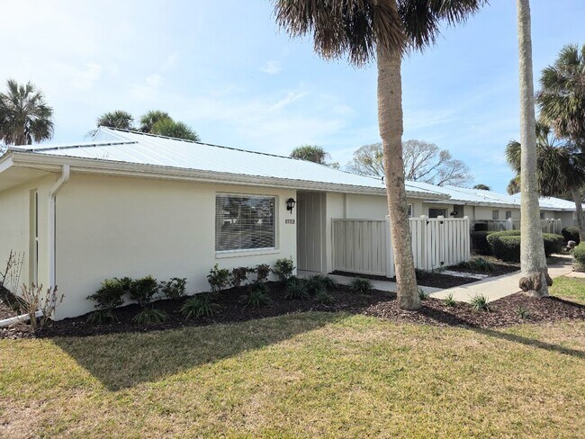 Building Photo - Beautiful 2-bedroom, 2-bath waterfront villa