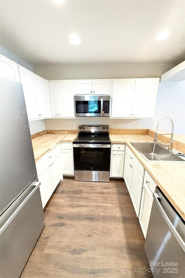 Building Photo - 1840 J Julian Ln