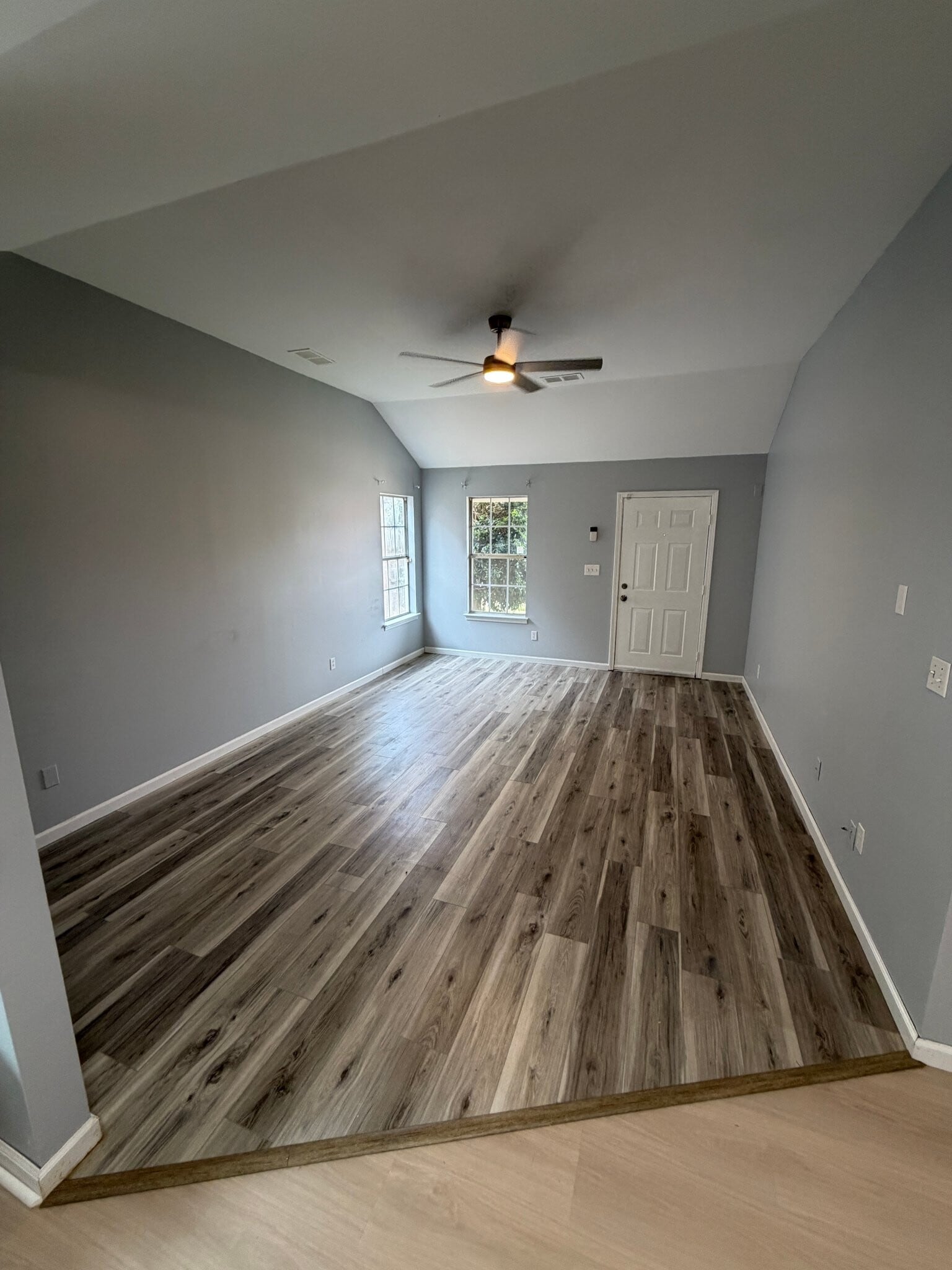 Building Photo - 7041 Kings Crown Dr