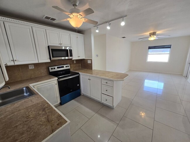 Building Photo - Updated East Delray Duplex | No HOA + Private Yard