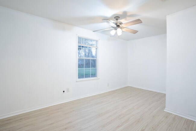 Building Photo - 207 Harris St
