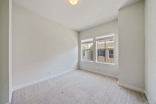 Building Photo - 215 E Courtland Pl