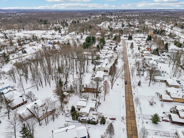 Building Photo - 6235 Sunnywood Dr