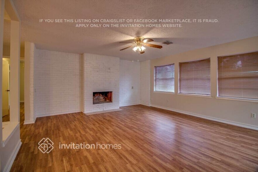 Building Photo - 15911 Timber Valley Dr